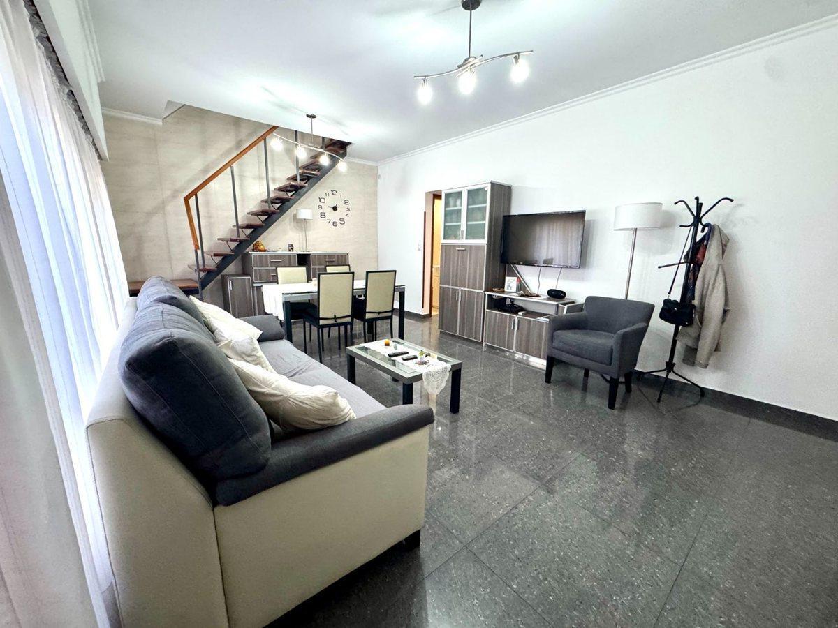 Foto de VENTA CASA 4 AMBIENTES , JARDIN Y GARAGE BERNAL, imagen 1