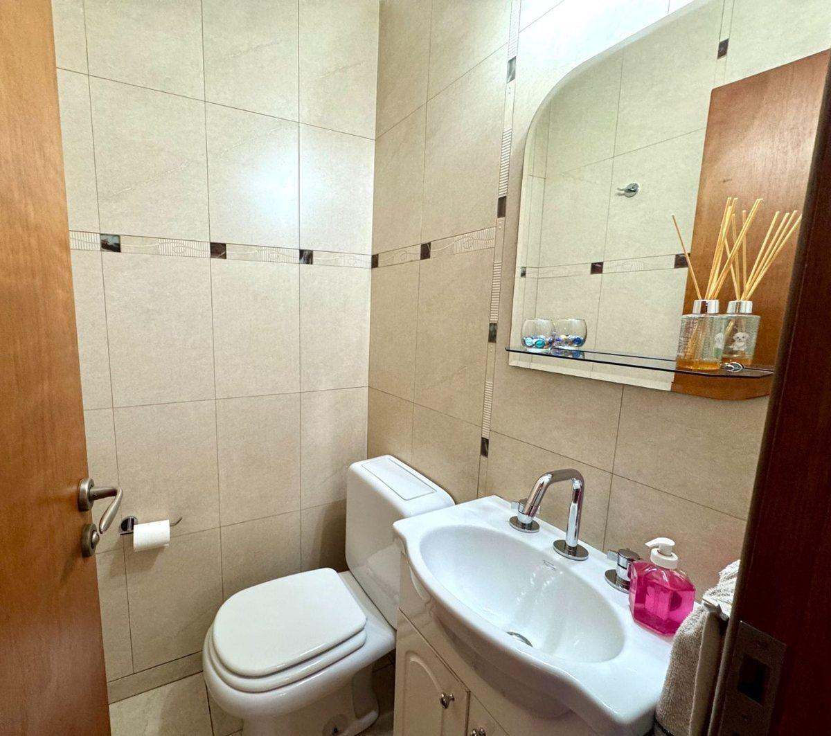 Foto de VENTA CASA 4 AMBIENTES , JARDIN Y GARAGE BERNAL, imagen 5