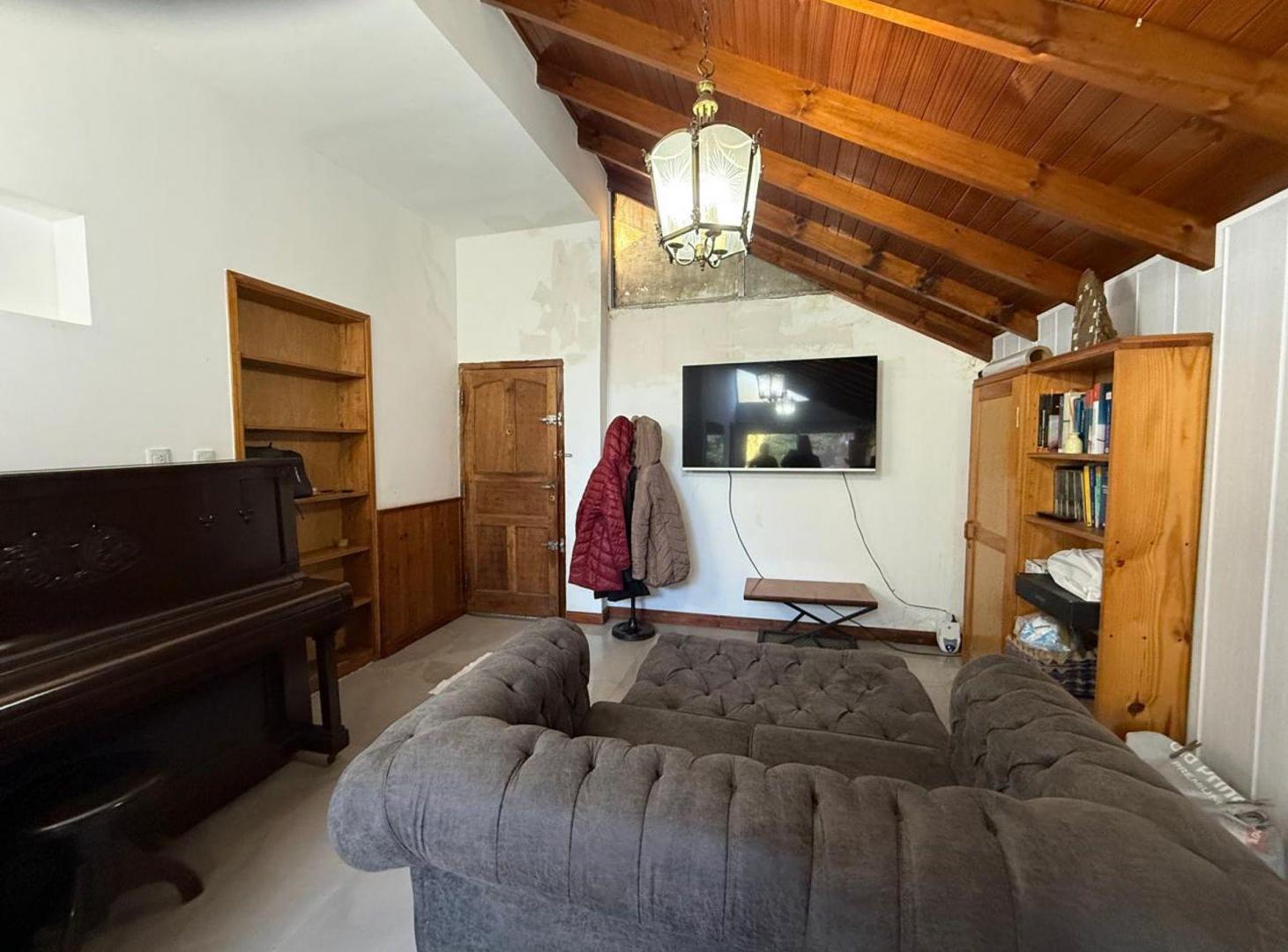 Foto de VENTA CASA 2 AMB JARDIN, COCHERA PILETA BERNAL, imagen 2