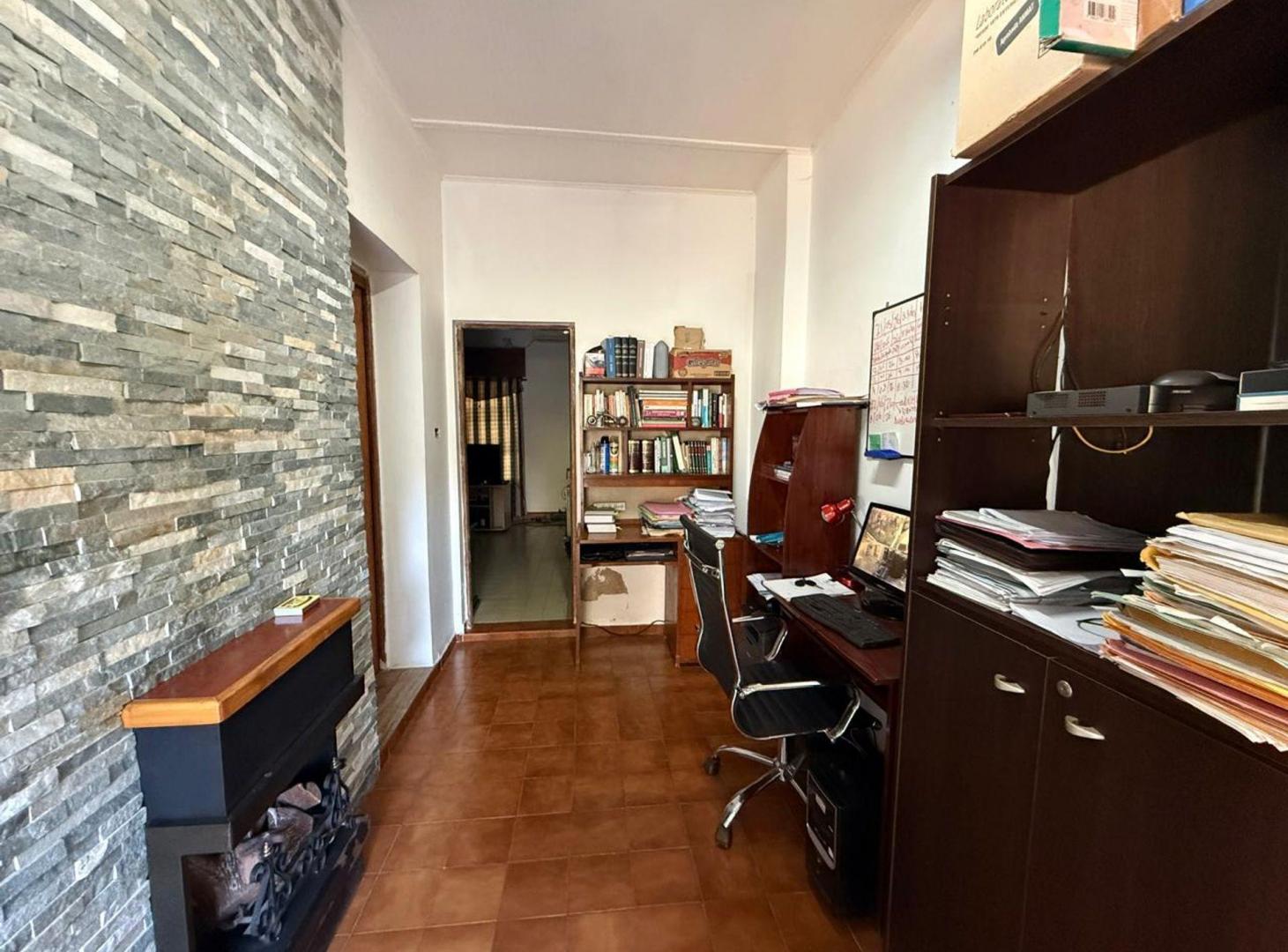 Foto de VENTA CASA 2 AMB JARDIN, COCHERA PILETA BERNAL, imagen 1