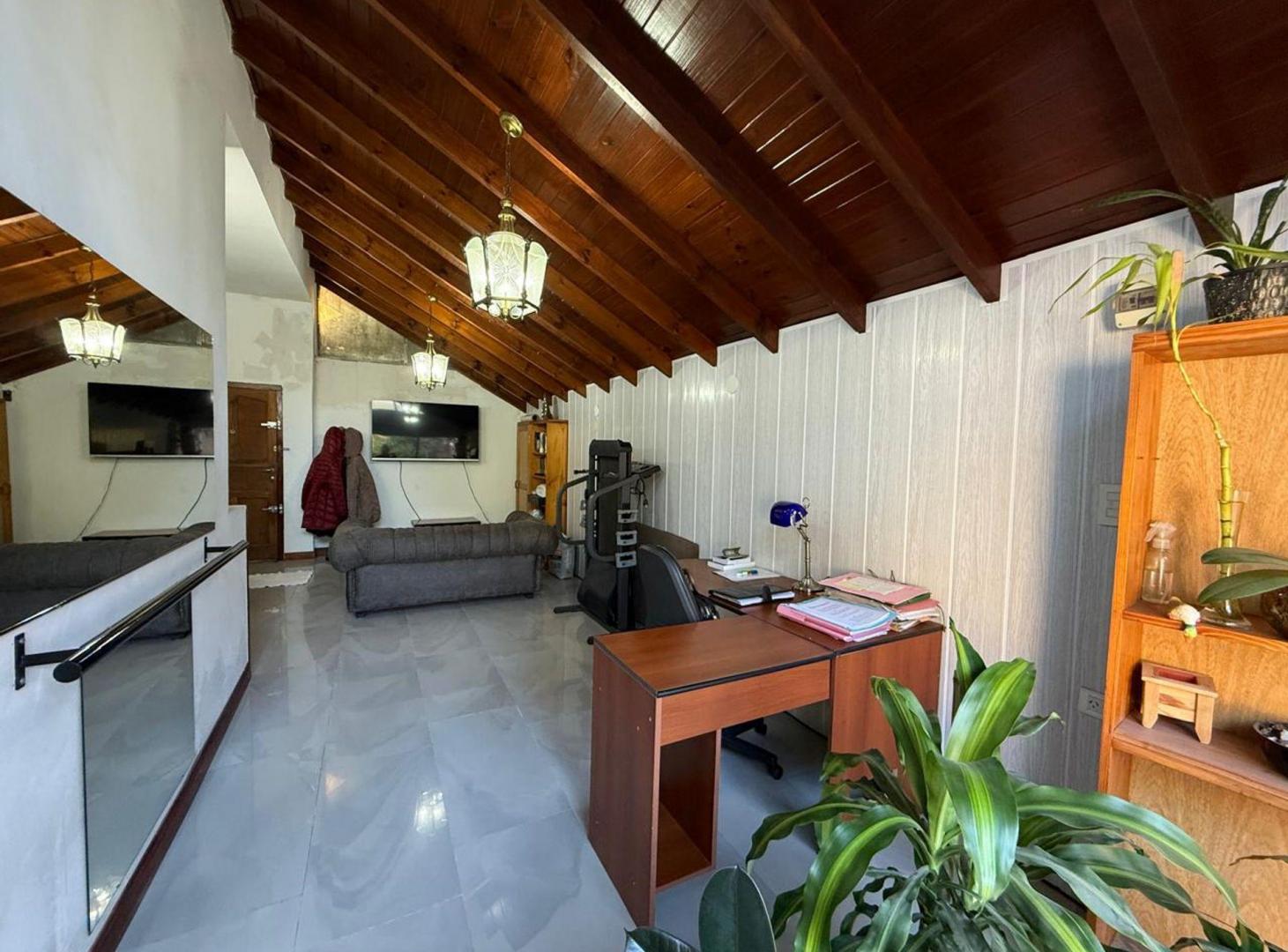 Foto de VENTA CASA 2 AMB JARDIN, COCHERA PILETA BERNAL, imagen 4