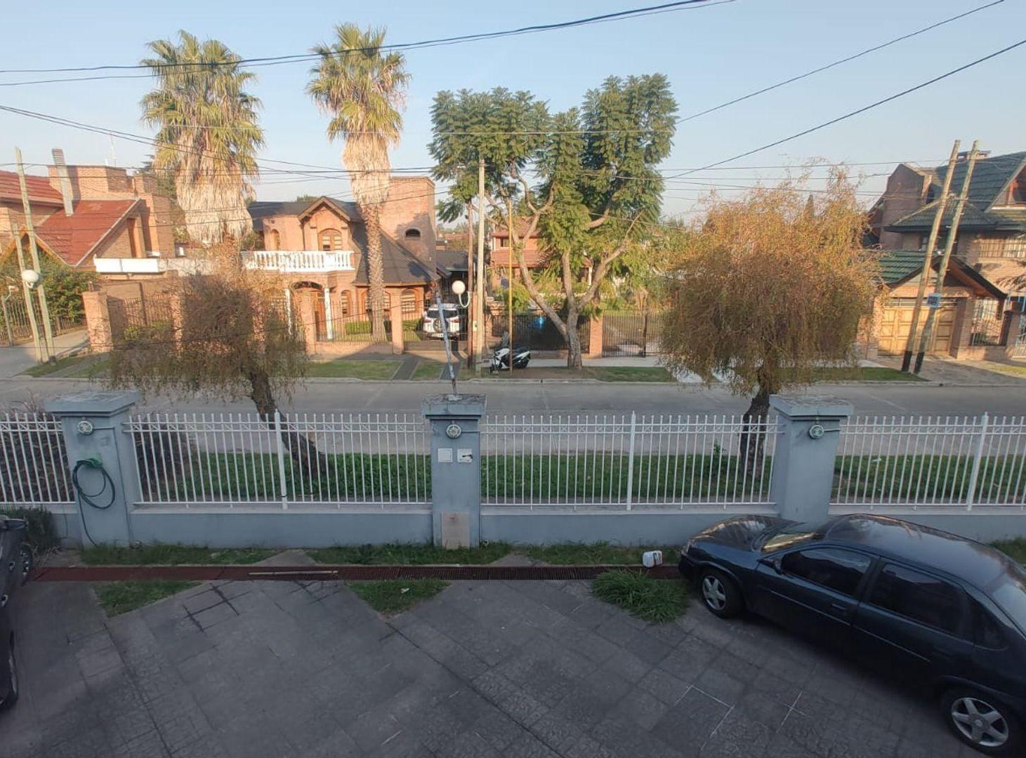 Foto de VENTA DEPTO DUPLEX 4 AMB PATIO COCHERA QUILMES, imagen 2