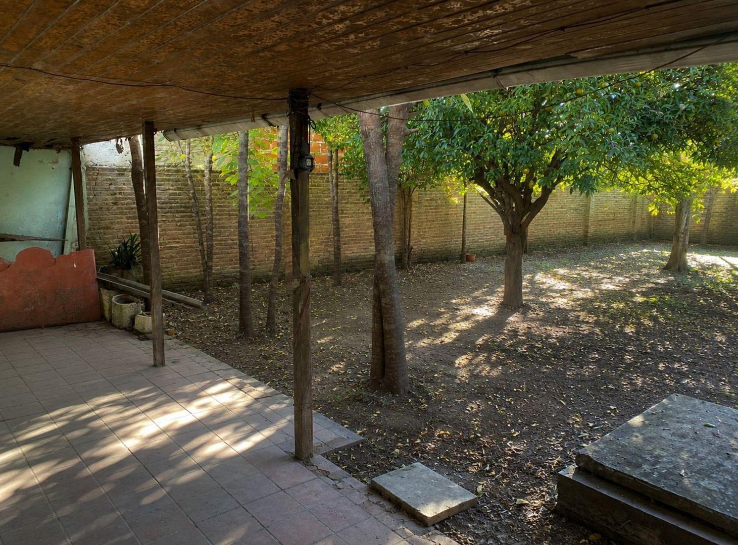 Foto de LOTE EN VENTA CON LOCAL Y CASA A RECICLAR QUILMES, imagen 1
