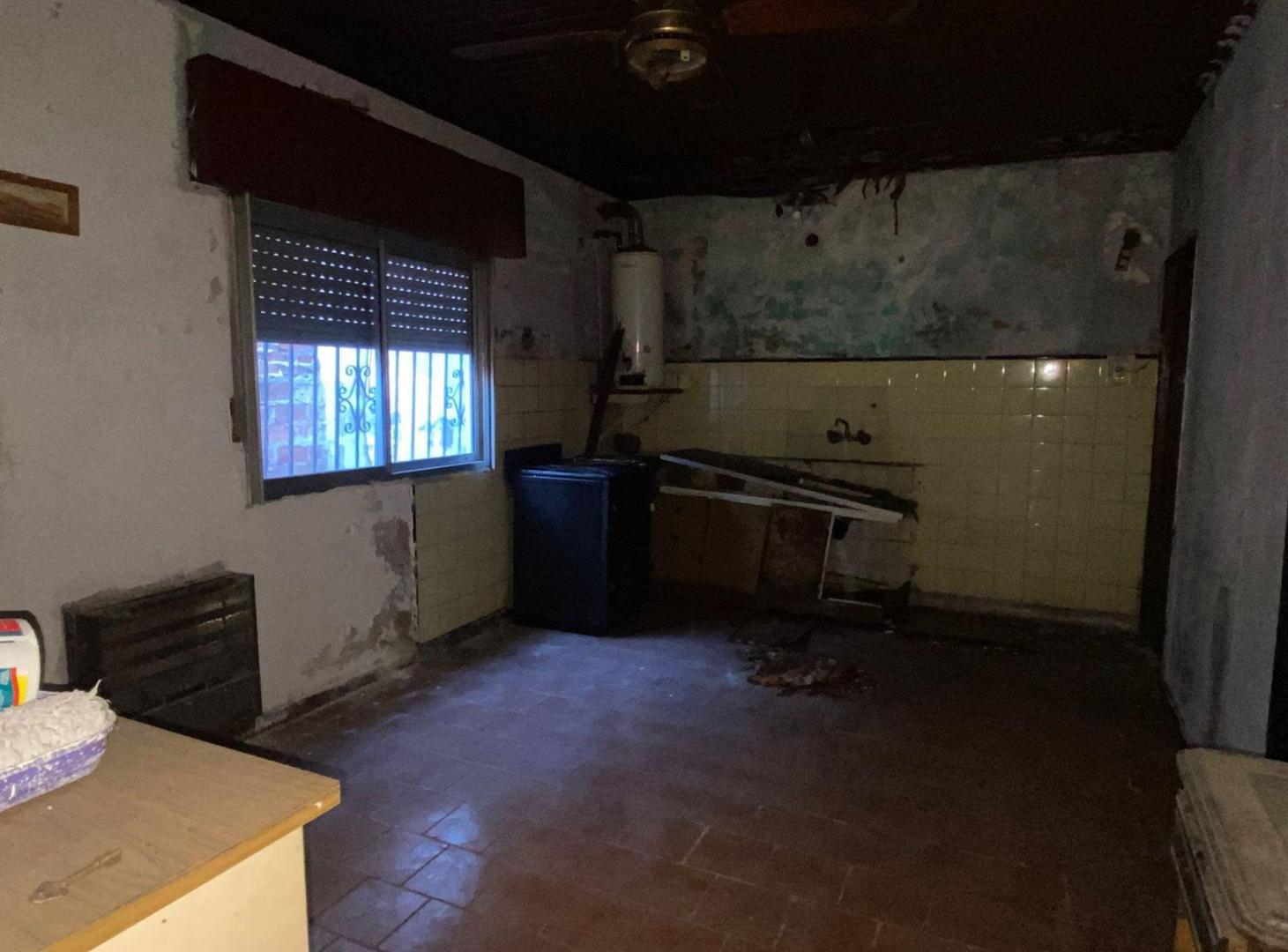 Foto de LOTE EN VENTA CON LOCAL Y CASA A RECICLAR QUILMES, imagen 3