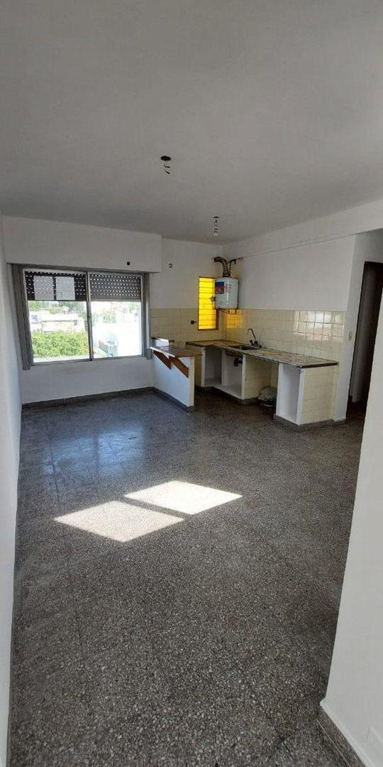 Foto de VENTA DEPOSITO CON 5 DEPTOS EN BLOCK AVELLANEDA, imagen 4