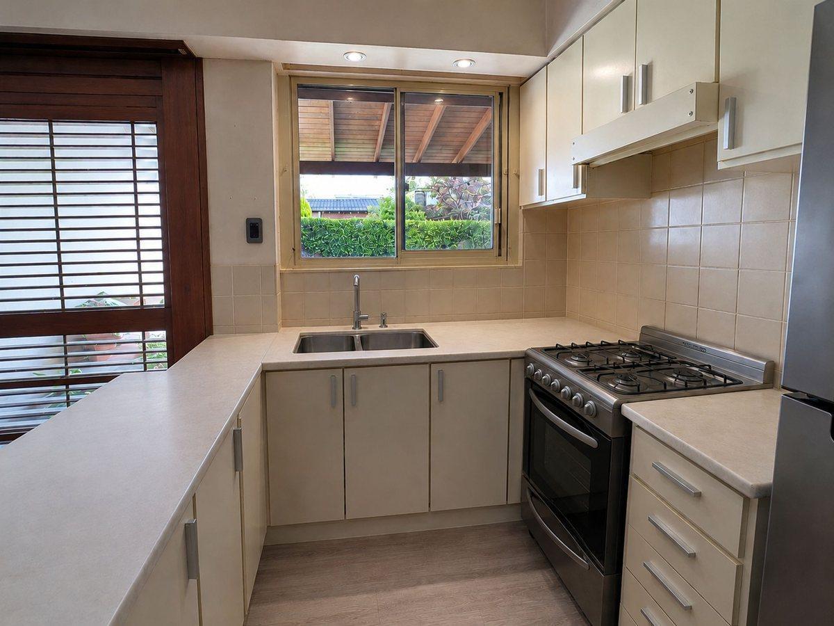 Foto de VENTA CASA 4 AMB PISCINA,PARQUE COCHERA BERNAL, imagen 3