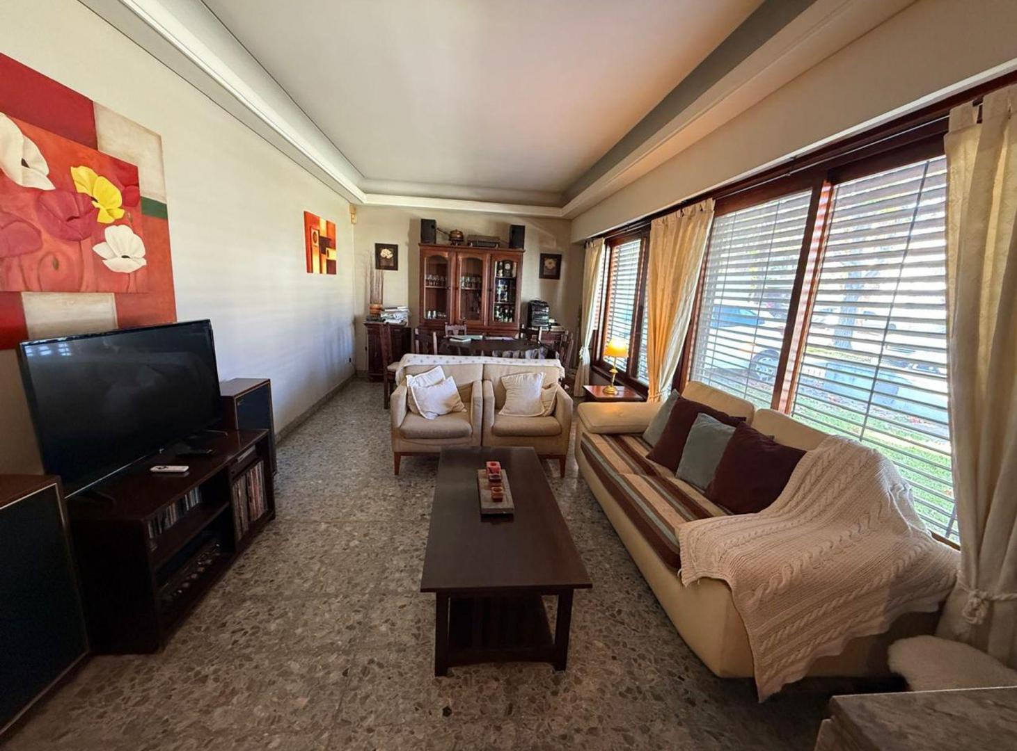 Foto de VENTA CASA 4 AMB PISCINA,PARQUE COCHERA BERNAL, imagen 1