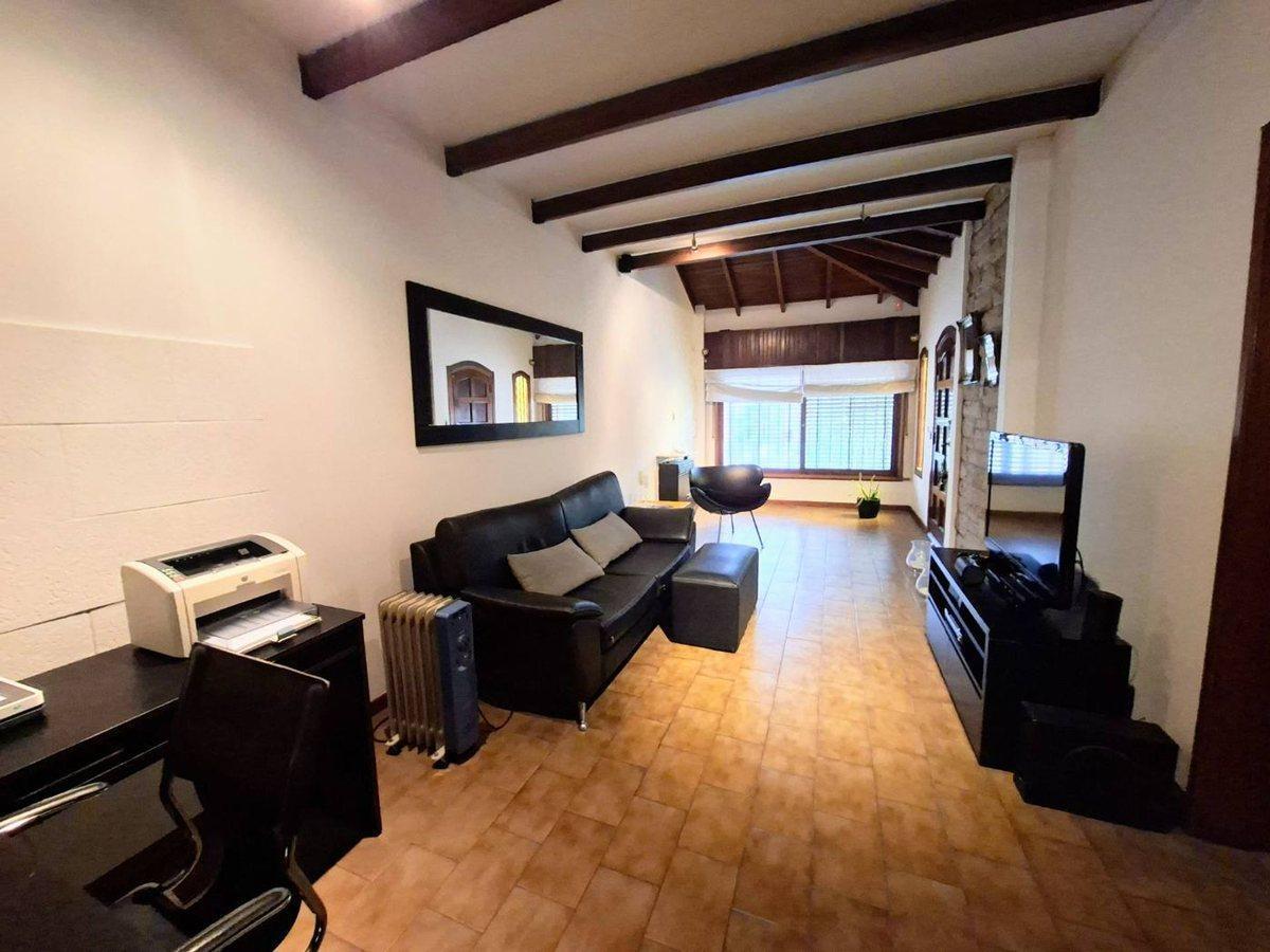 Foto de VENTA CASA 4 AMB CON COCHERA Y PARQUE, QUILMES O., imagen 2