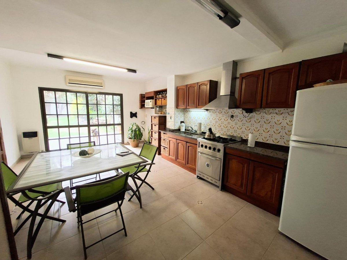 Foto de VENTA CASA 4 AMB CON COCHERA Y PARQUE, QUILMES O., imagen 1