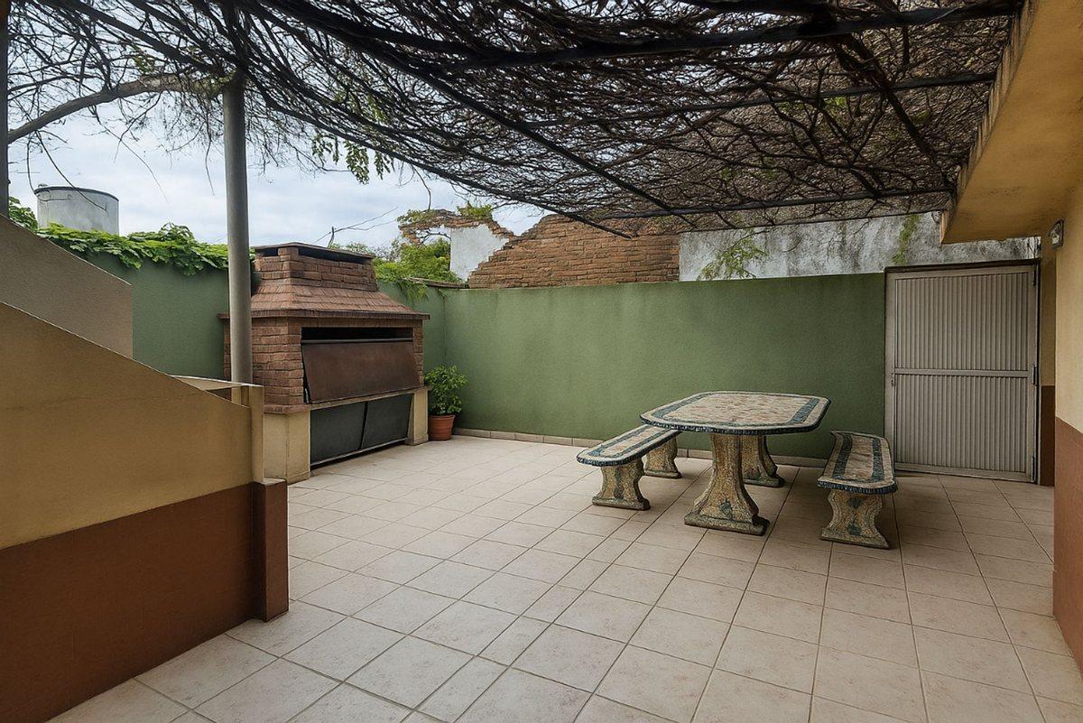 Foto de VENTA PH 3 AMBIENTES AL FRENTE C/ PATIO BERNAL, imagen 3