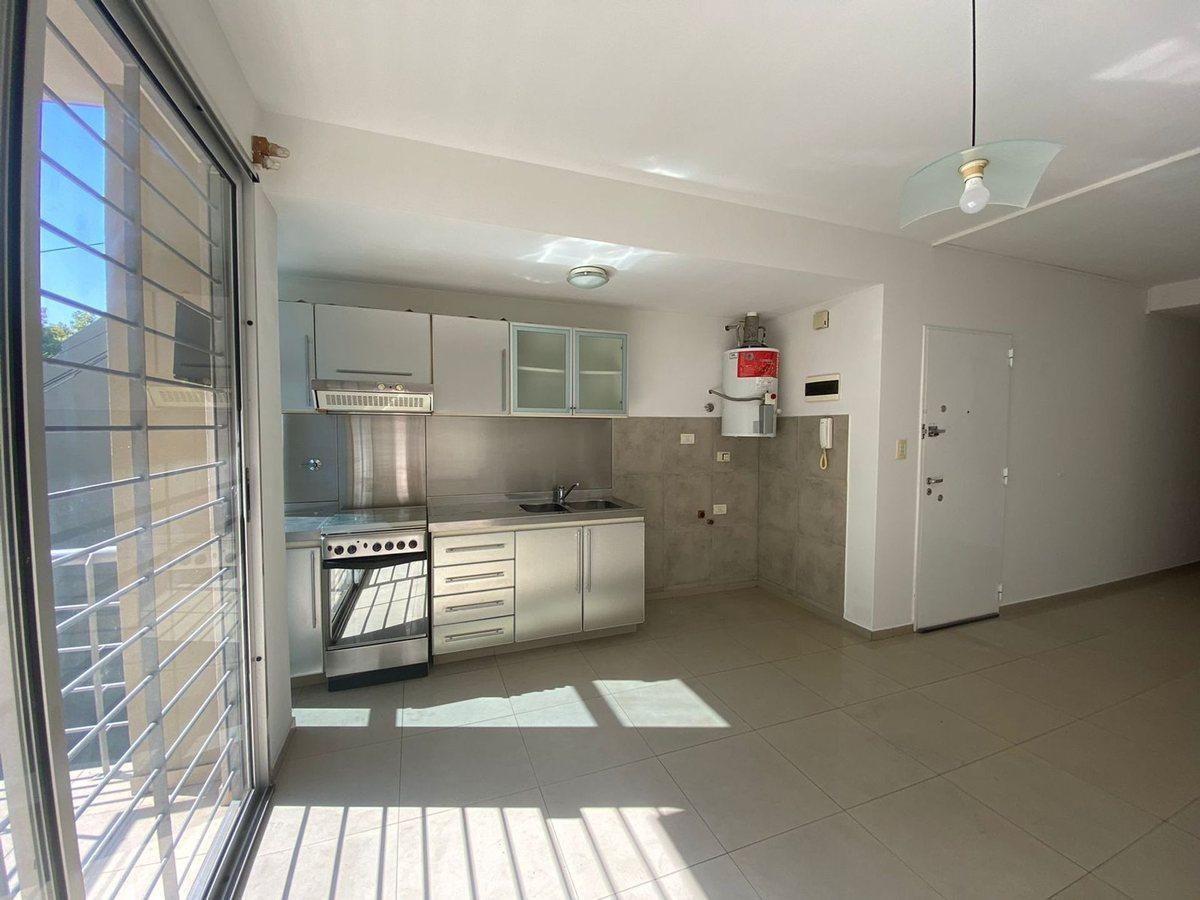 Foto de VENTA DEPARTAMENTO 2 AMBIENTES EN BERNAL, imagen 1