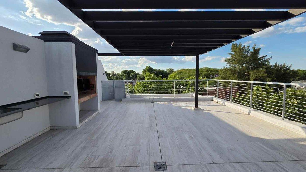 Foto de VENTA DEPTO 3 AMB TERRAZA PRIVADA COCHERA BERNAL, imagen 1