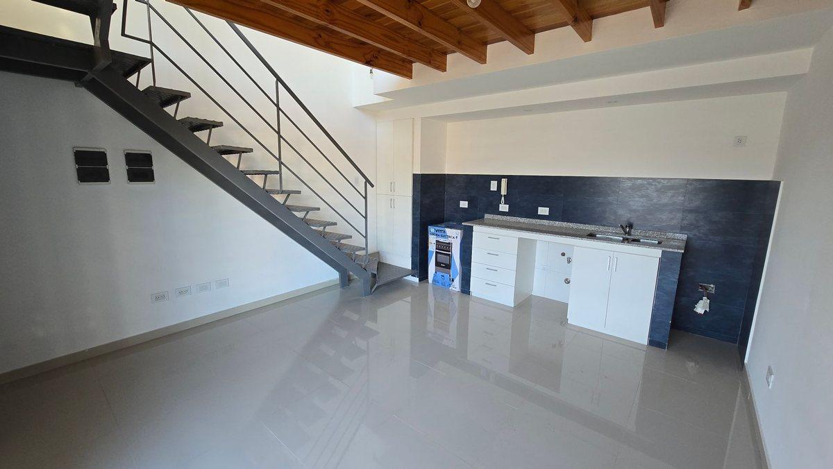 Foto de ALQUILER DEPTO 2 AMB DUPLEX BERNAL, imagen 3