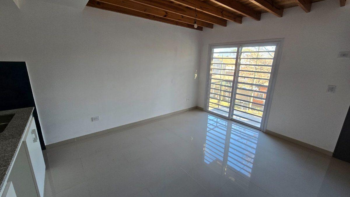 Foto de ALQUILER DEPTO 2 AMB DUPLEX BERNAL, imagen 1