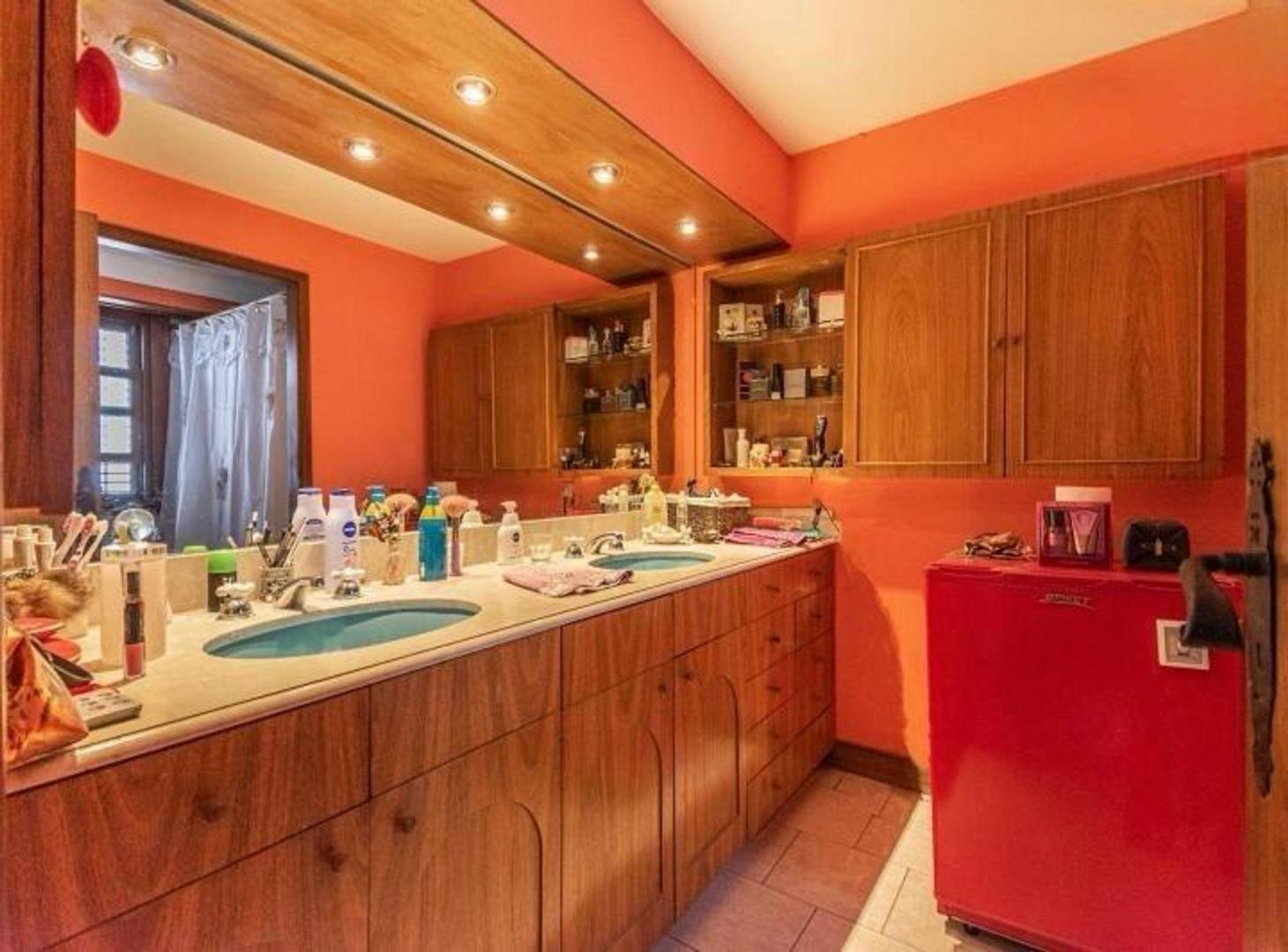 Foto de Venta casa 5 ambientes con cochera doble en Bernal, imagen 1