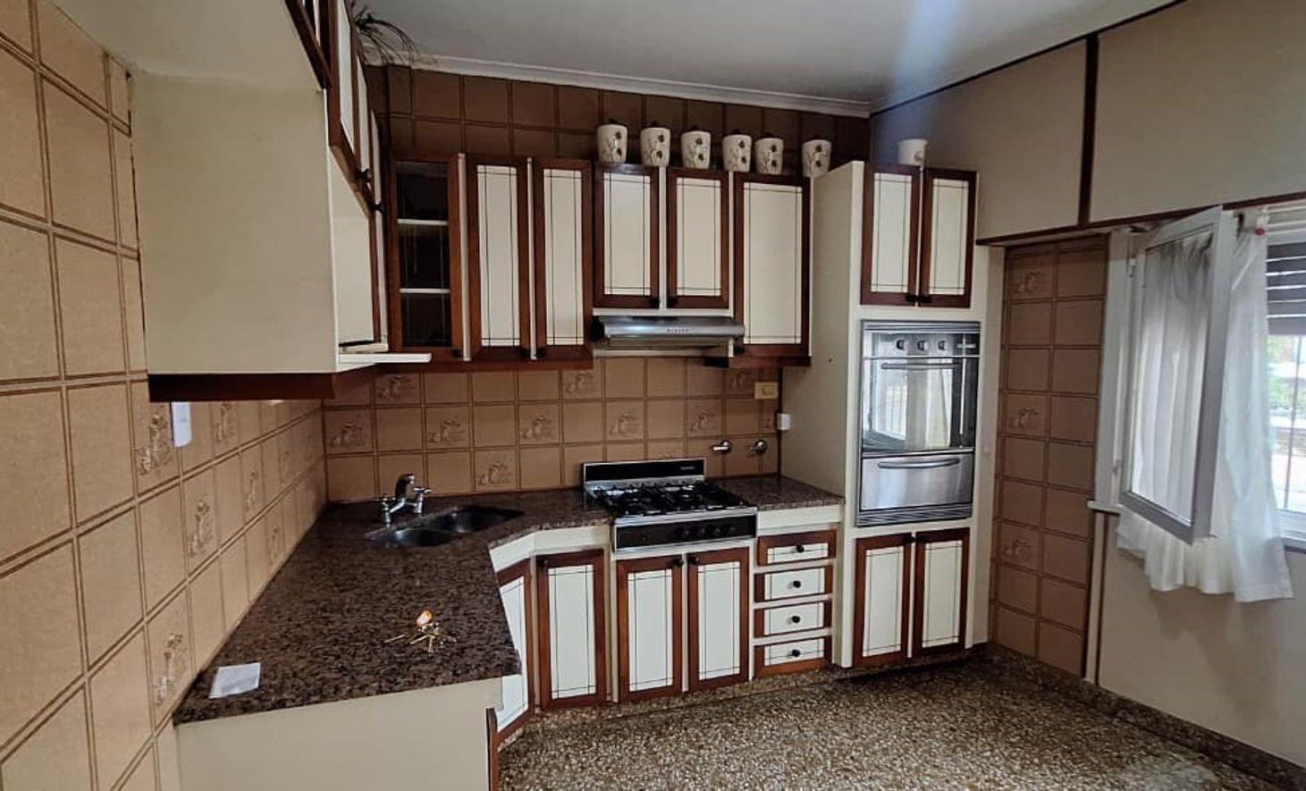 Foto de VENTA CASA 3 AMBIENTES C/COCHERA BERNAL ESTE, imagen 4