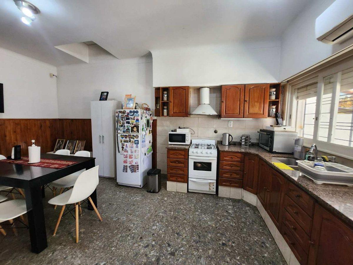 Foto de VENTA CASA 5 AMBIENTES PATIO COCHERA BERNAL, imagen 2
