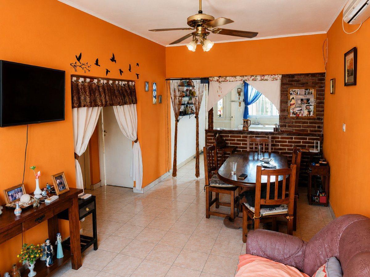 Foto de VENTA CASA DE 3 AMB. CON COCHERA BERAZATEGUI, imagen 2