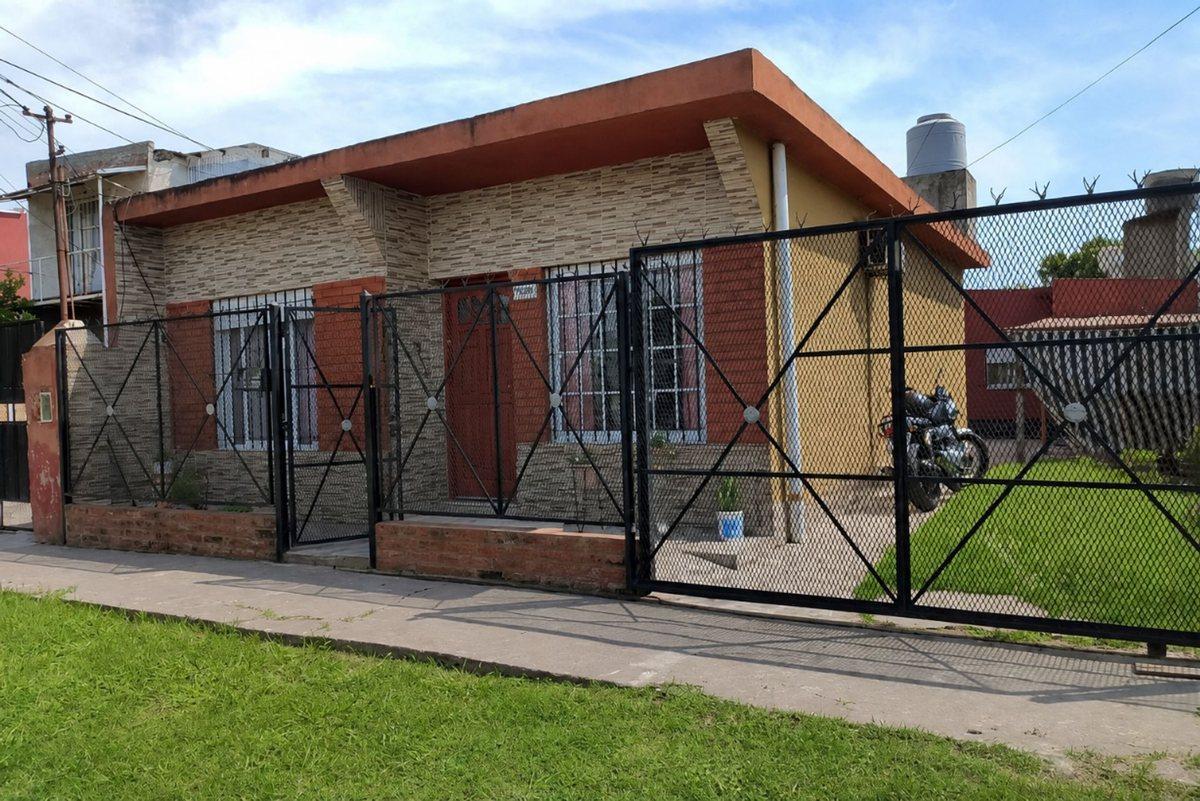 Foto de VENTA CASA DE 3 AMB. CON COCHERA BERAZATEGUI, imagen 5
