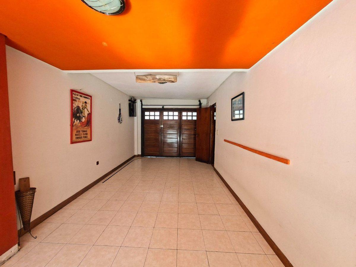 Foto de VENTA CASA TRIPLEX 4 AMB C/ COCHERA Y PATIO BERNAL, imagen 2