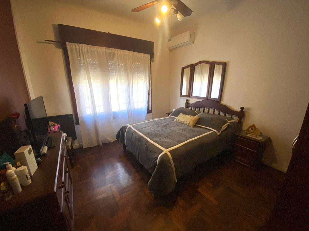 Foto de VENTA CASA 4 AMBIENTES C/COCHERA BERNAL OESTE, imagen 4