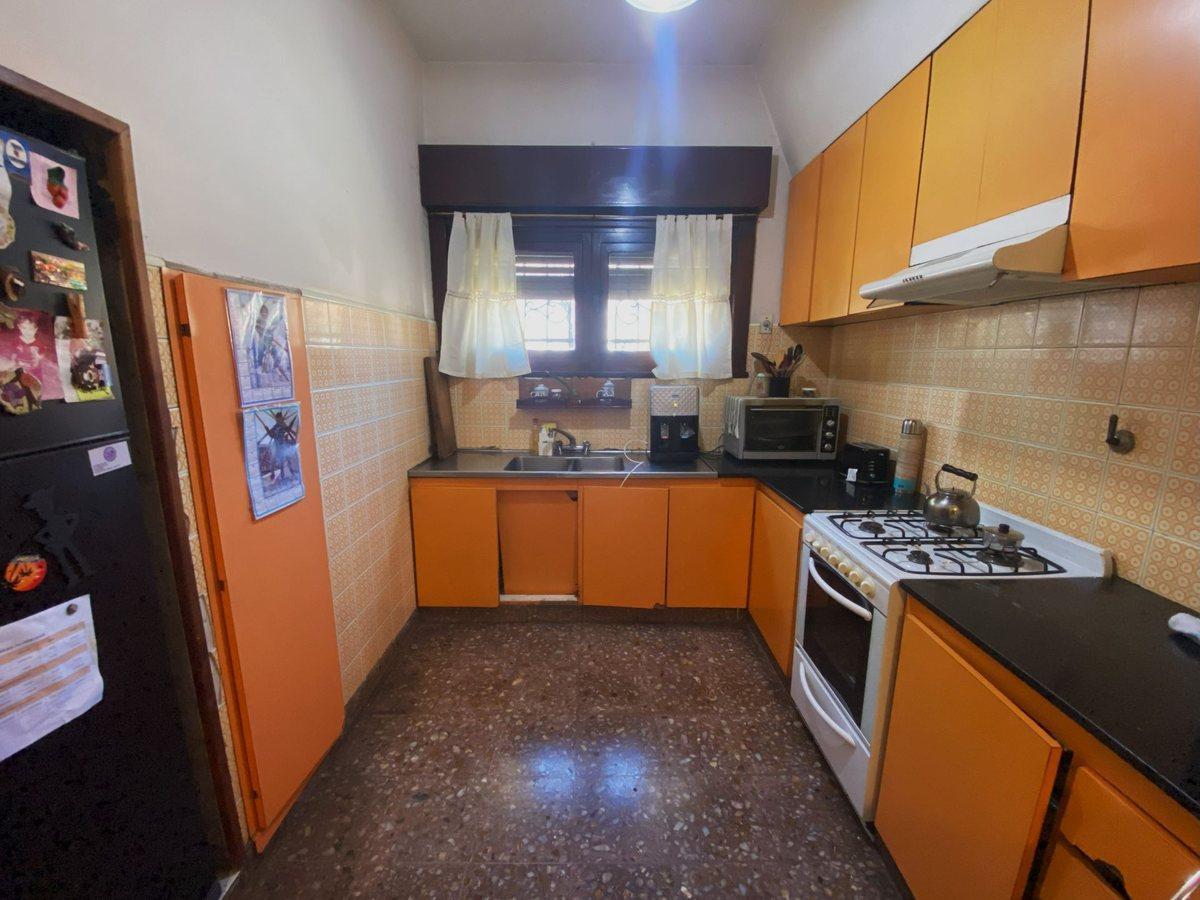Foto de VENTA CASA 4 AMBIENTES C/COCHERA BERNAL OESTE, imagen 2