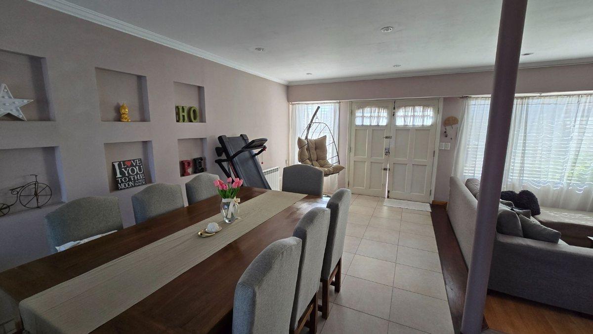 Foto de VENTA CASA 4 AMB CON COCHERA, JARDIN Y PILETA, imagen 4