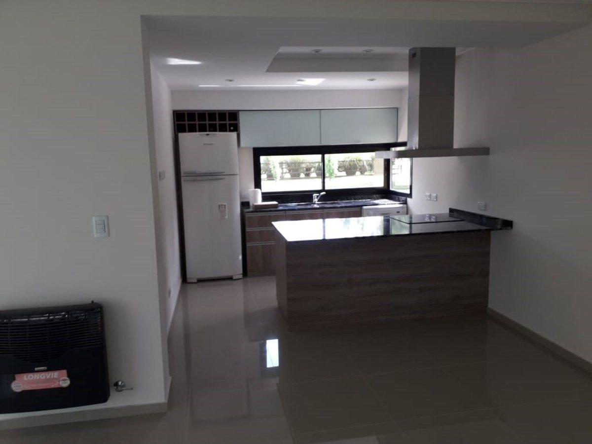 Foto de CASA ALQ "PRINCIPADO DE SAN VICENTE" 5 amb. Pileta, imagen 3