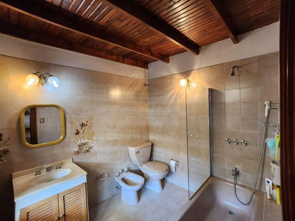Foto de VENTA CASA 5AMB BARRIO PARQUE BERNAL PATIO COCHERA, imagen 3