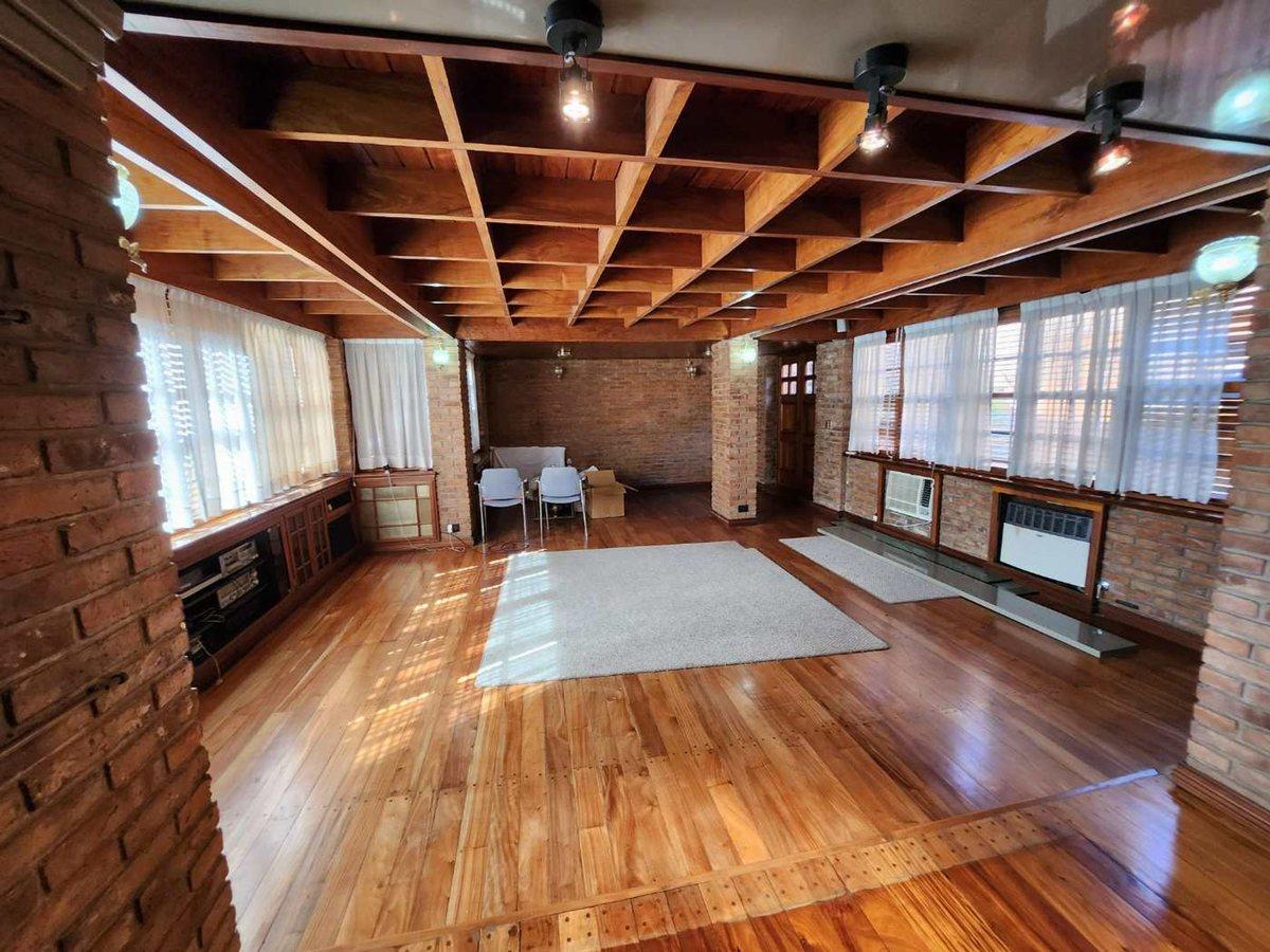 Foto de VENTA CASA 5AMB BARRIO PARQUE BERNAL PATIO COCHERA, imagen 5