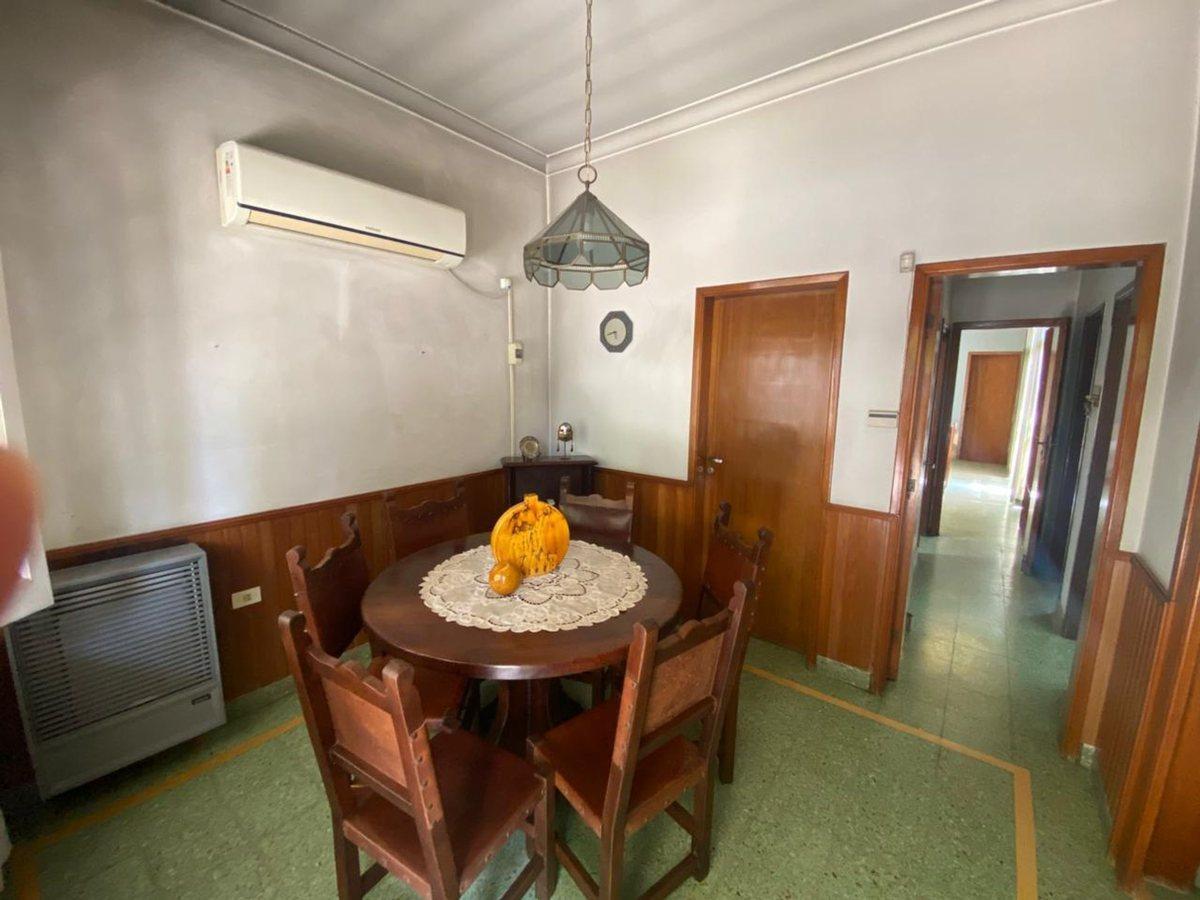Foto de VENTA CASA 4 AMBIENTES BERAZATEGUI CON COCHERA, imagen 1