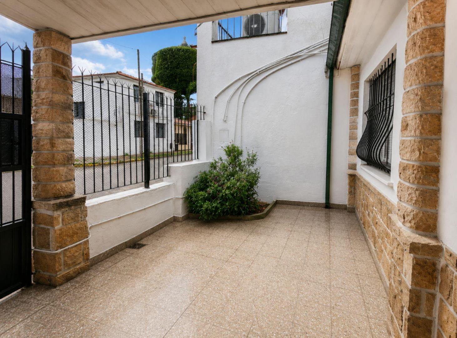 Foto de ALQUILER CASA 2 AMBIENTES BERNAL, imagen 2