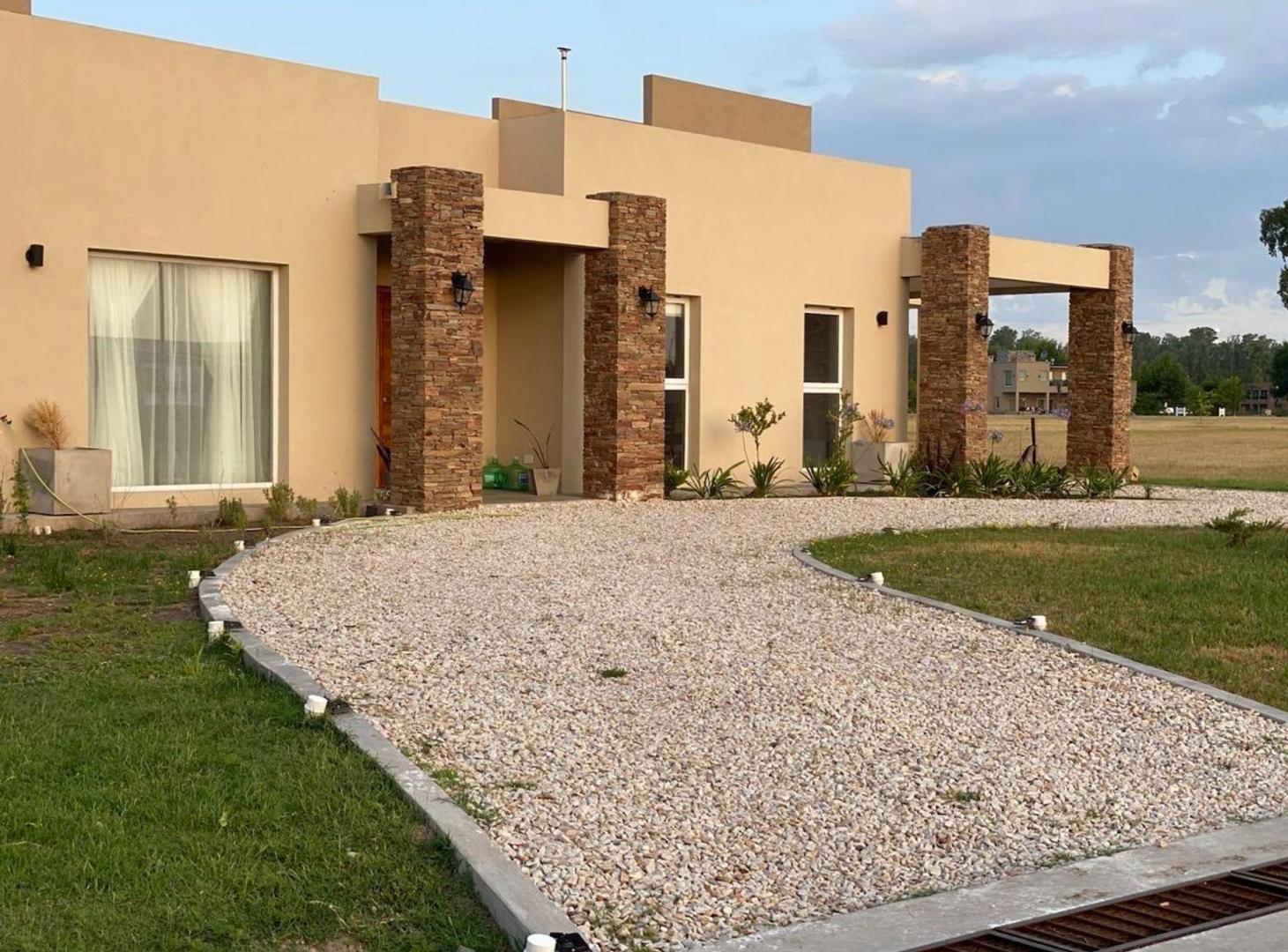 Foto de VENTA CASA 5 AMB CON PISCINA EN BARRIO ¨¨AREA 60¨¨, imagen 4