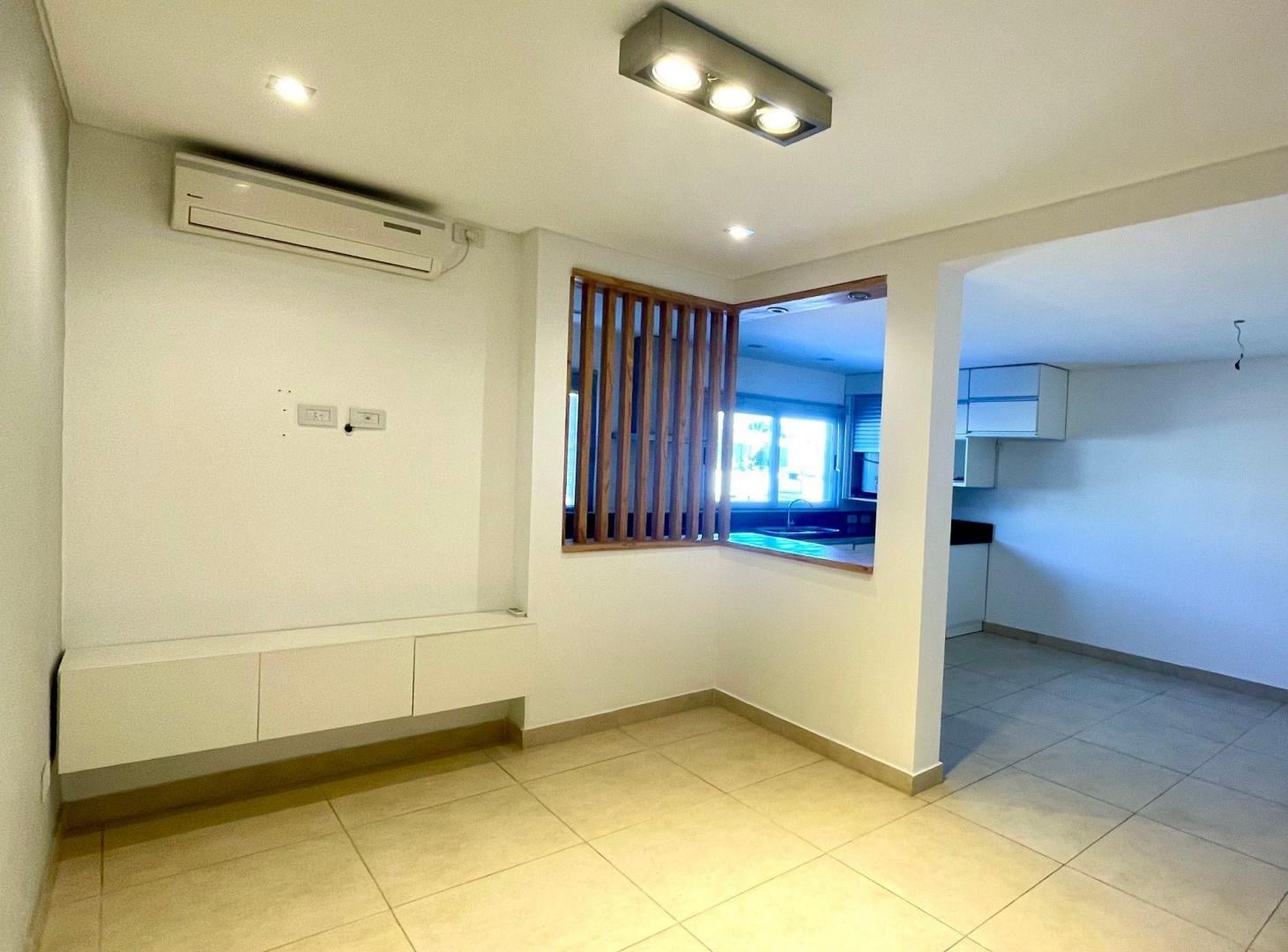 Foto de VENTA DEPTO 3 AMB AL FRENTE CON BALCON QUILMES, imagen 2
