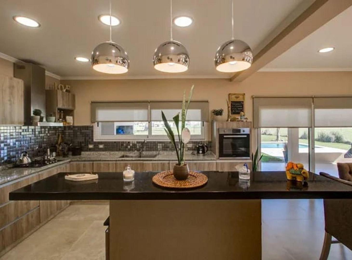 Foto de VENTA CASA 5 AMB CON PSCINA EN BARRIO ''AREA 60'', imagen 5