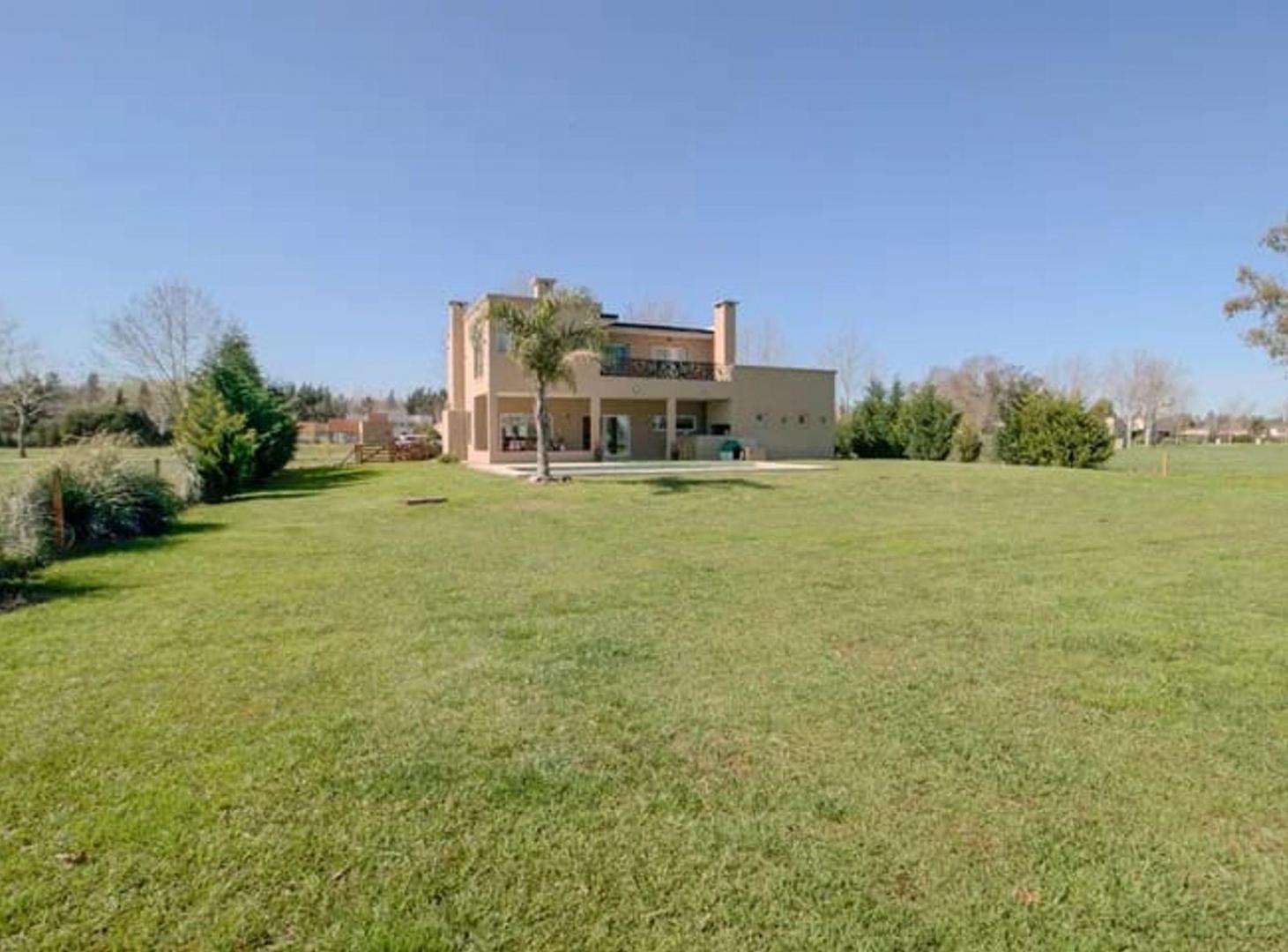 Foto de VENTA CASA 5 AMB CON PSCINA EN BARRIO ''AREA 60'', imagen 1