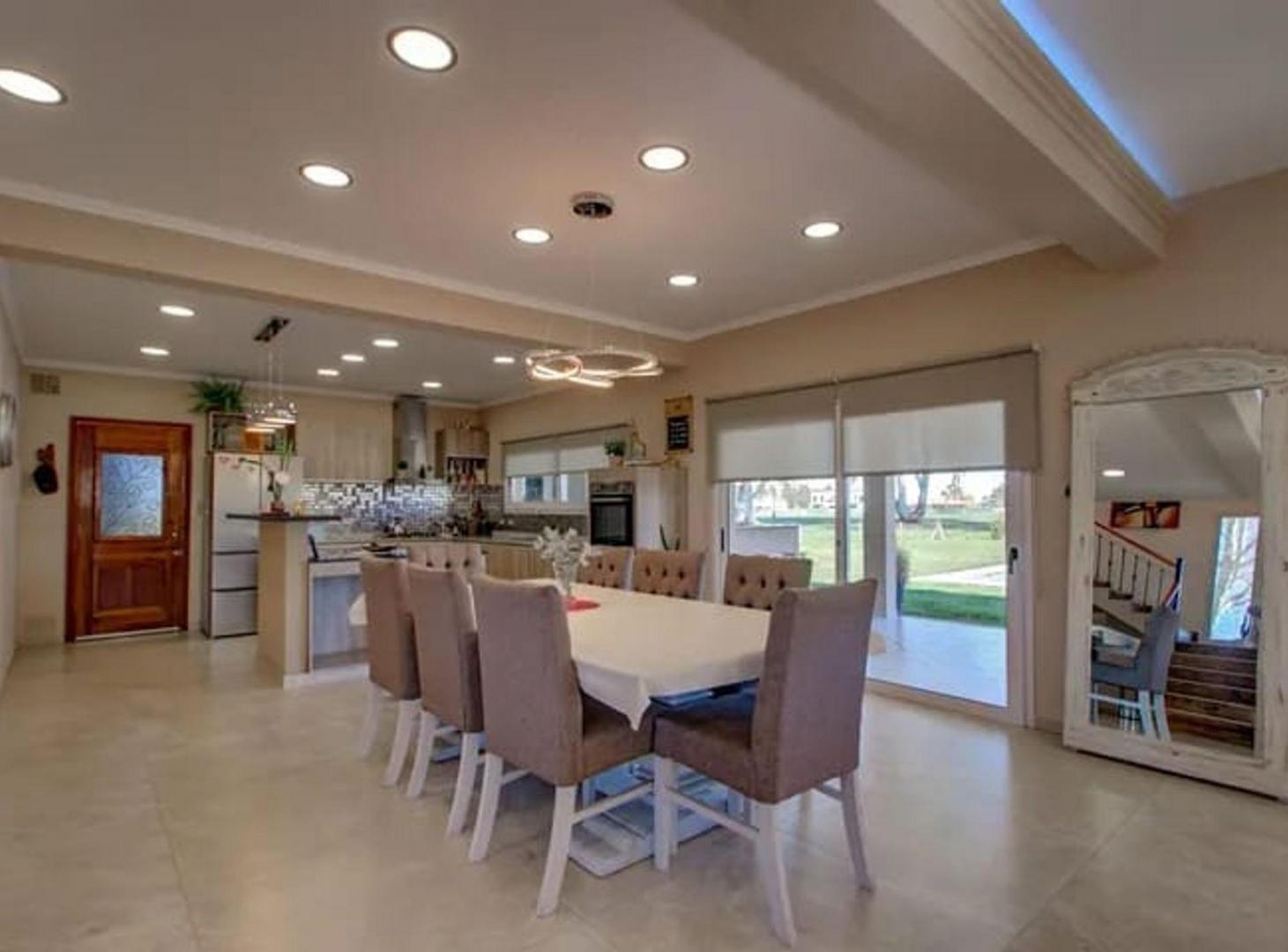 Foto de VENTA CASA 5 AMB CON PSCINA EN BARRIO ''AREA 60'', imagen 3