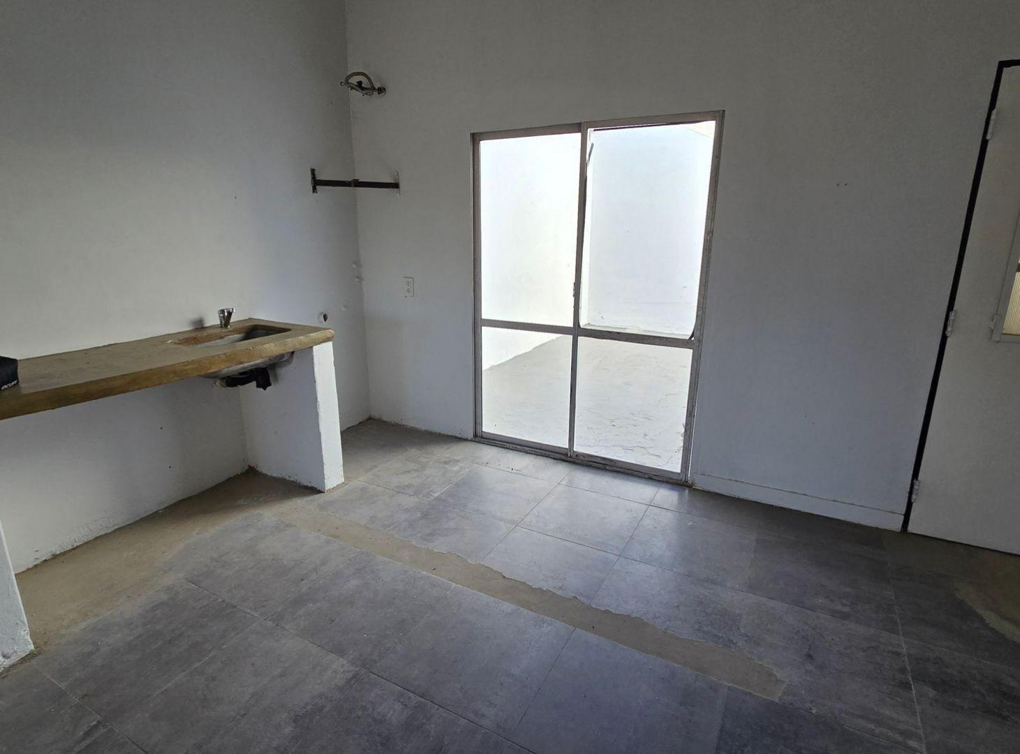 Foto de VENTA EN BLOCK 1 LOCAL Y 3 DTOS SOLANO OPORTUNIDAD, imagen 2
