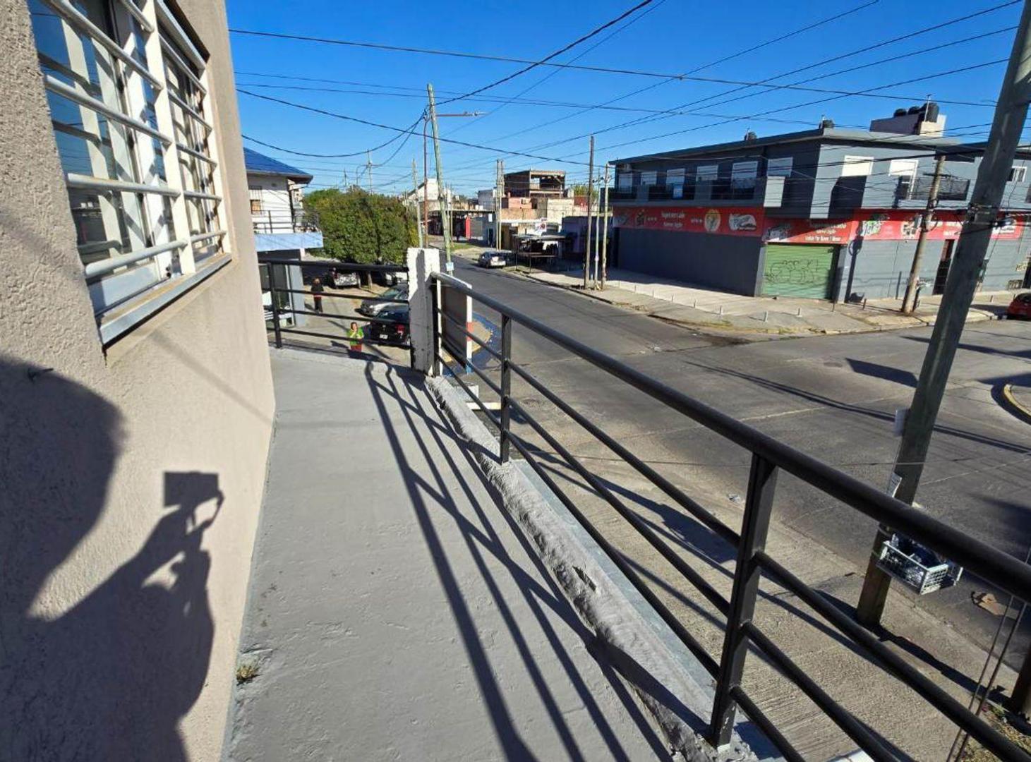 Foto de VENTA EN BLOCK 1 LOCAL Y 3 DTOS SOLANO OPORTUNIDAD, imagen 3