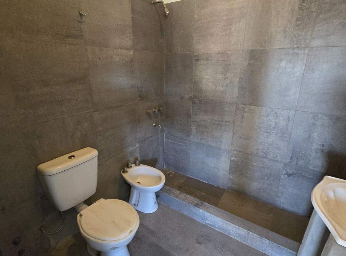Foto de VENTA EN BLOCK 1 LOCAL Y 3 DTOS SOLANO OPORTUNIDAD, imagen 5
