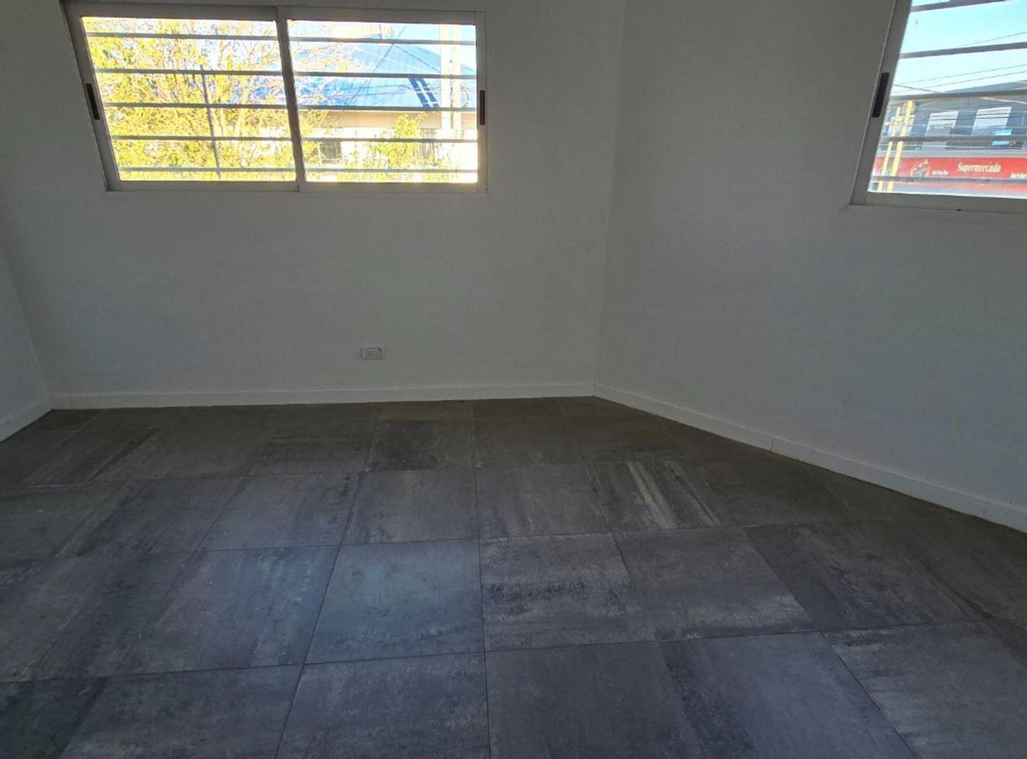 Foto de VENTA EN BLOCK 1 LOCAL Y 3 DTOS SOLANO OPORTUNIDAD, imagen 4