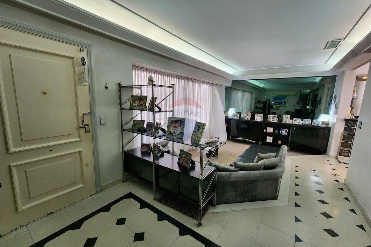 Foto de Venta Casa 5 amb c/ cochera en Bernal Centro, imagen 2