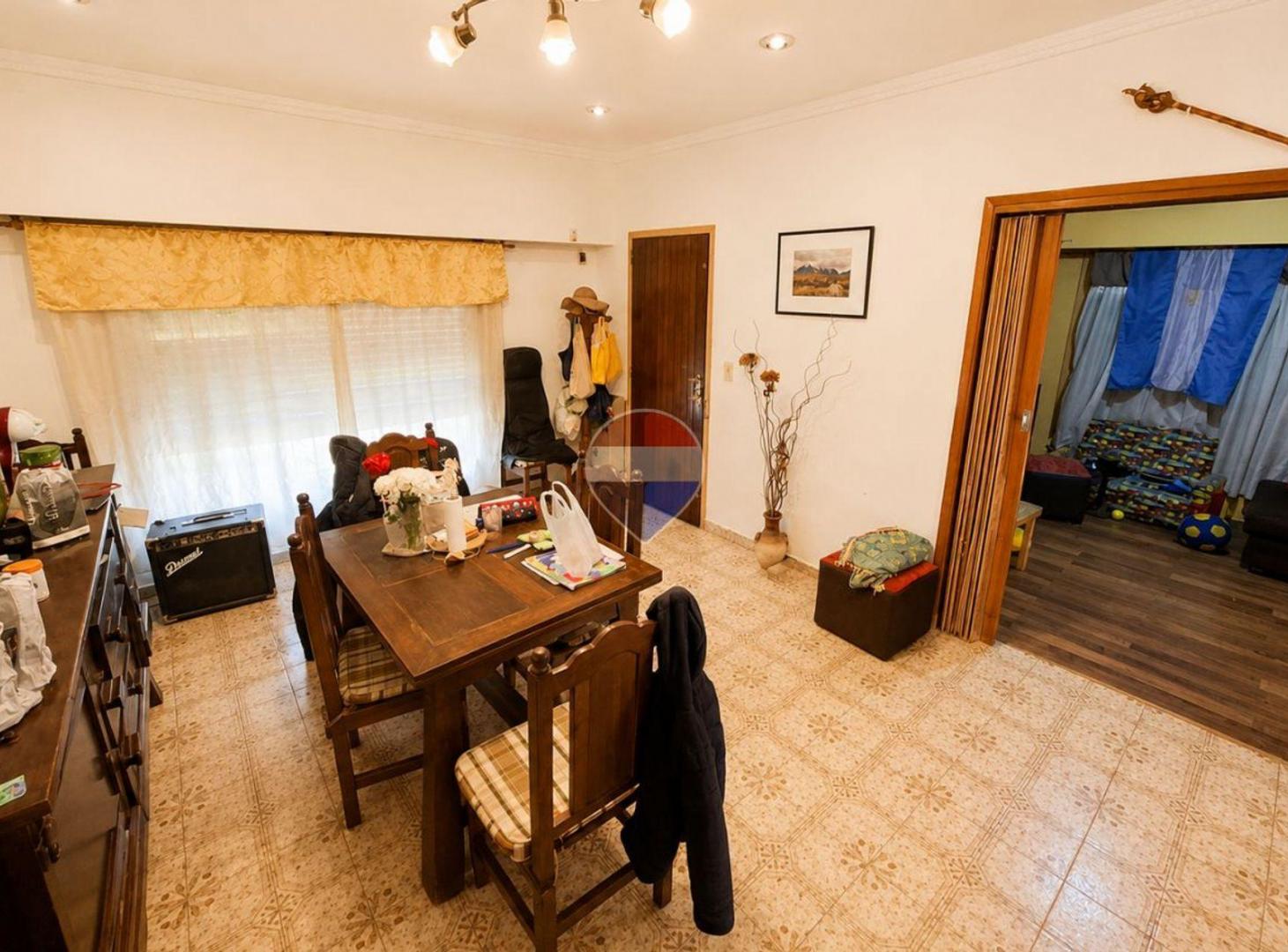 Foto de CASA EN VENTA 4 AMB CON COCHERA Y QUINCHO, imagen 3