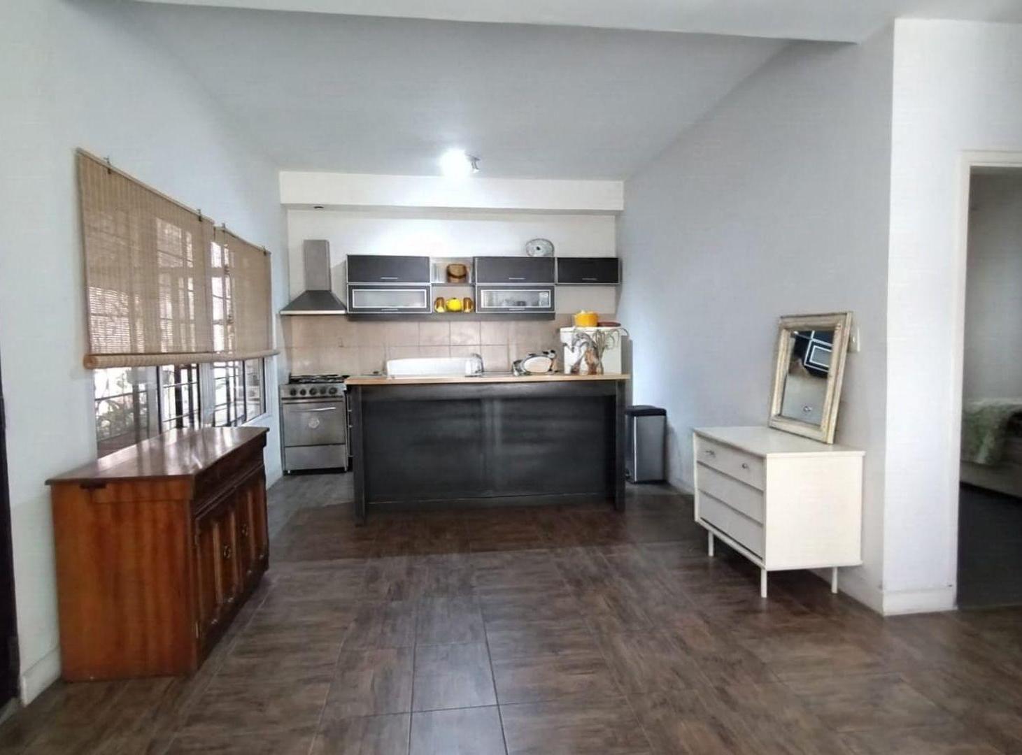 Foto de Venta casa 3 ambientes con cochera y patio Quilmes, imagen 3