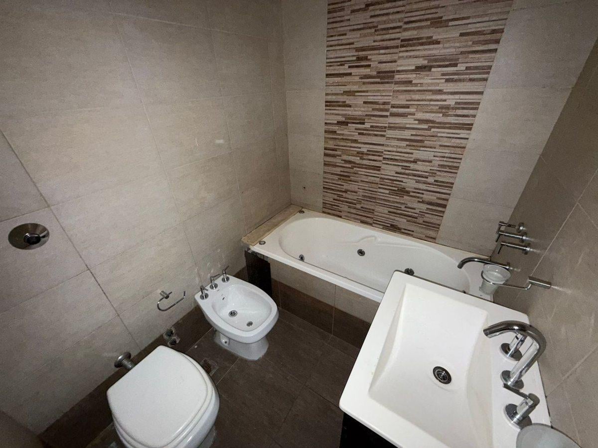 Foto de VENTA DEPARTAMENTO 2 AMBIENTES CON COCHERA, imagen 3
