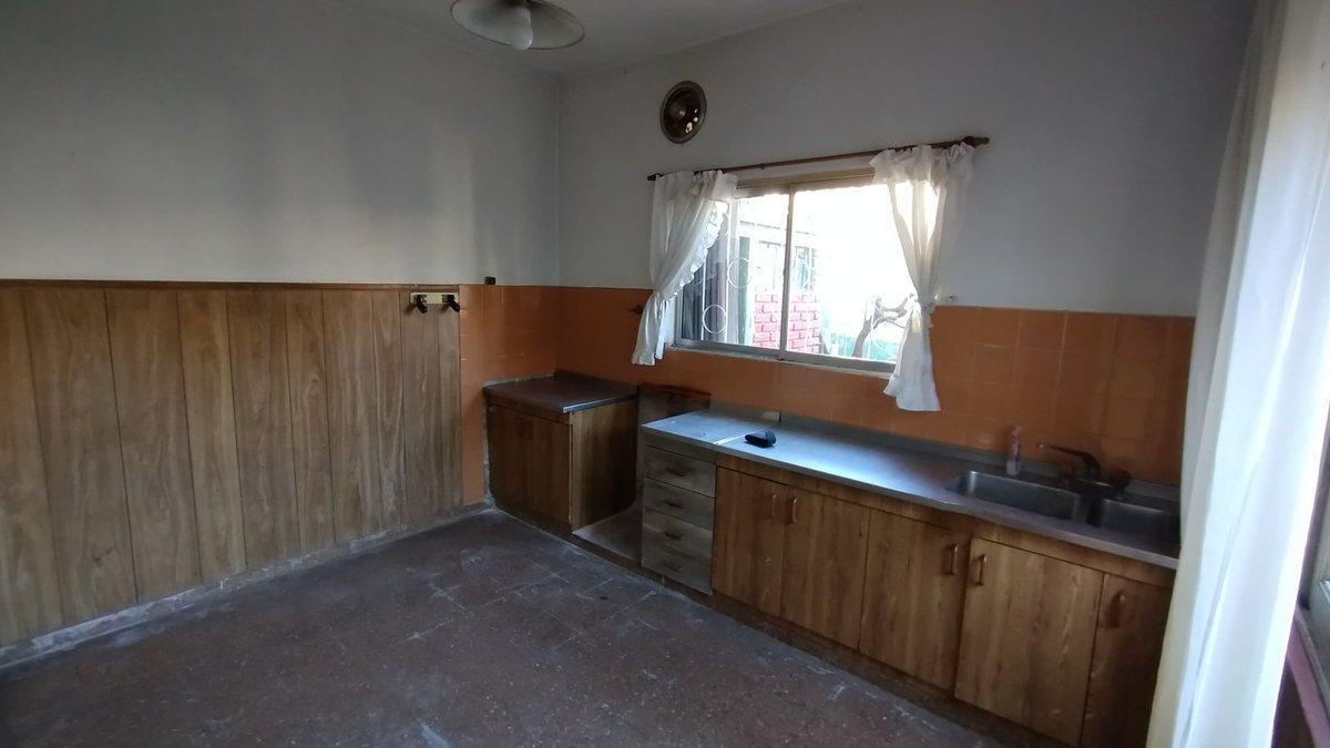 Foto de Venta casa 4 ambientes con cochera doble en Bernal, imagen 3