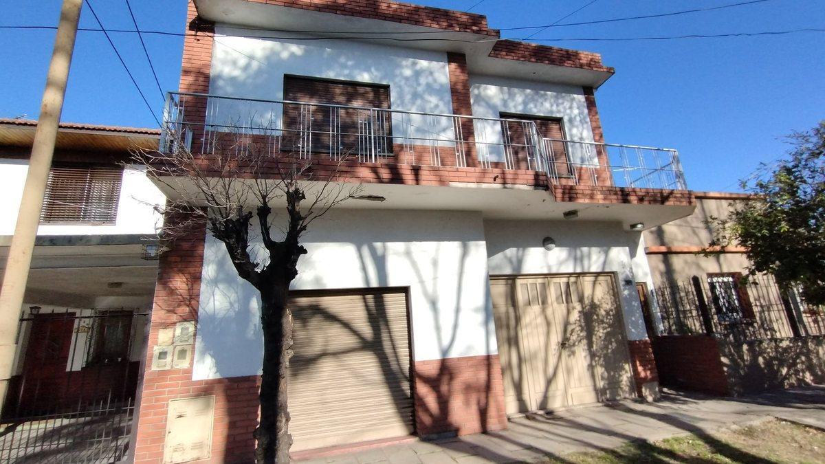 Foto de Venta casa 4 ambientes con cochera doble en Bernal, imagen 5