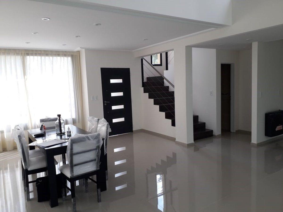 Foto de CASA ALQ "PRINCIPADO DE SAN VICENTE" 5 amb. Pileta, imagen 4