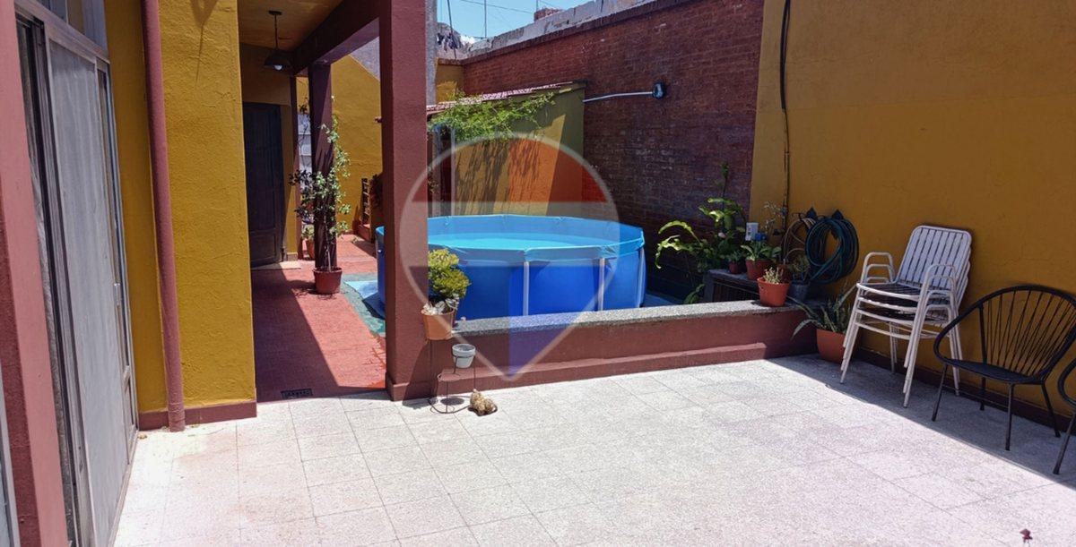 Foto de VENTA CASA 4 AMBIENTES PATIO COCHERA BERNAL OESTE, imagen 1