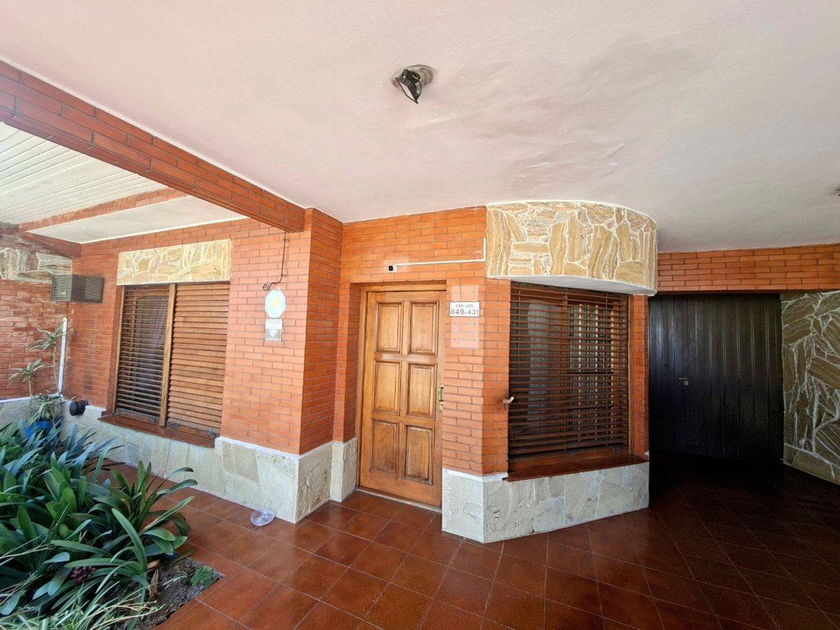 Foto de VENTA CASA 5 AMB CON PATIO Y COCHERA, QUILMES, imagen 1
